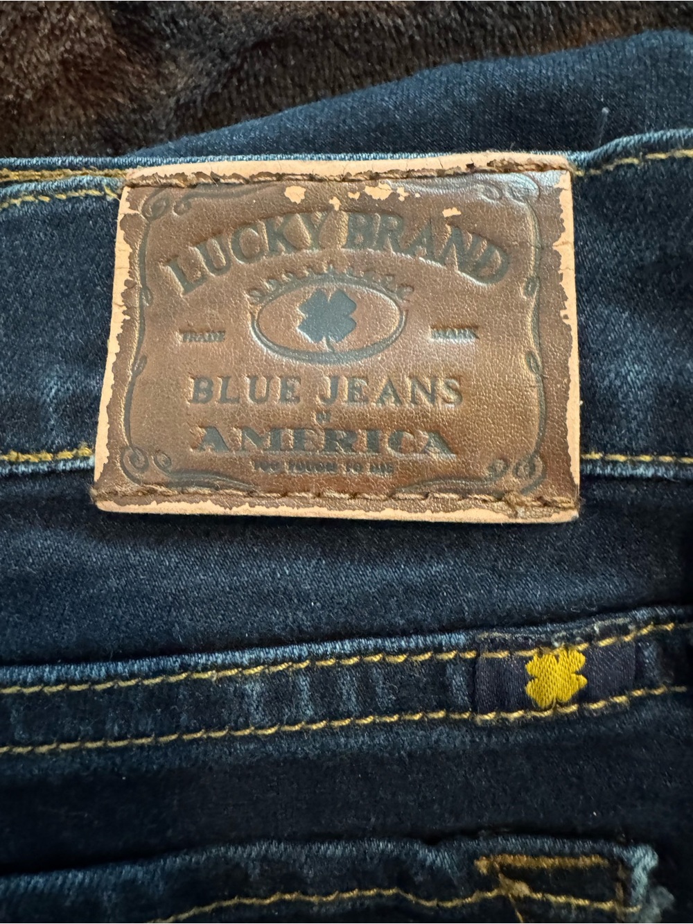 NWOT- Lucky Brand Blue Jeans - Dark Indigo with Gold Stitching Clover Monogram
